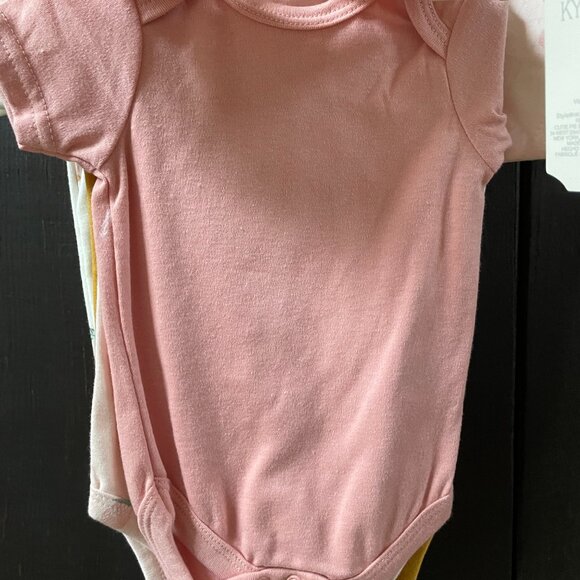 Set of 5 Girls Baby Bodysuits, 3-6m and 6-9m, 5-Pack Rompers, Pink, Strawberries - Picture 3 of 10